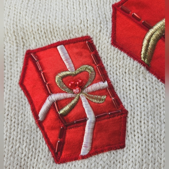 Winter Wonderland Vintage Embroidered Knit Cardigan in Cream and Red Size Med - Picture 11 of 12